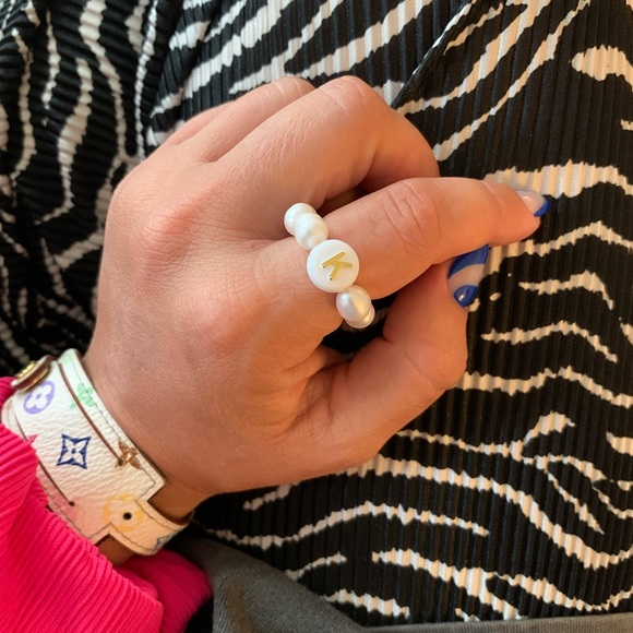 Pearl Smiley / Initial Ring - Picture 3 of 4